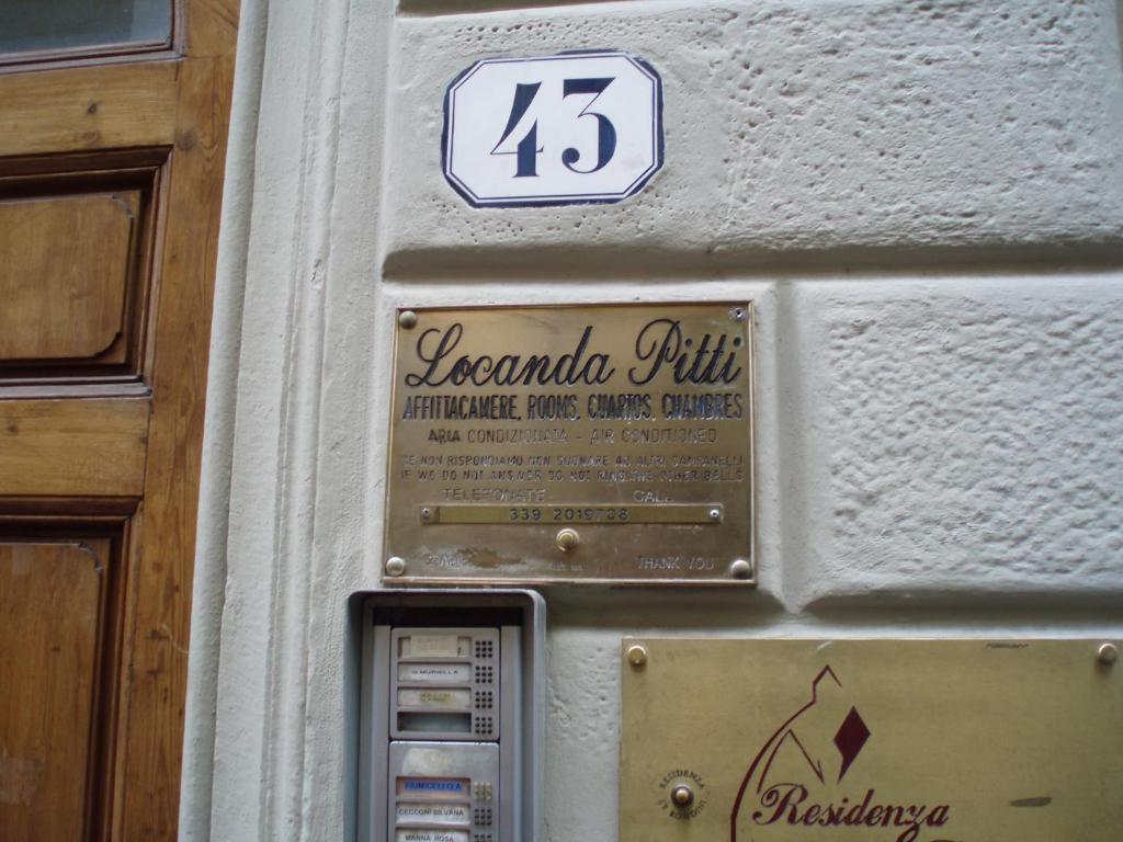 Отель Locanda Pitti Флоренция Экстерьер фото